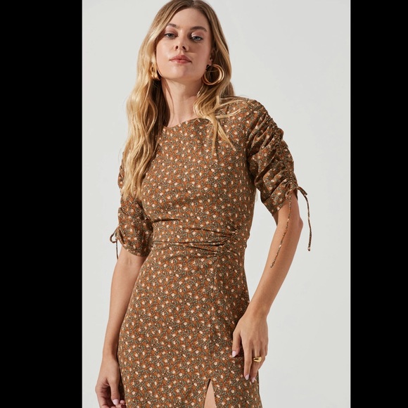 ASTR The Label RUCHED SLEEVE MIDI DRESS - Picture 2 of 6